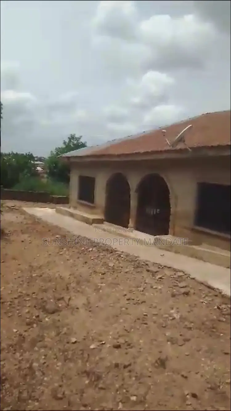 4bdrm Bungalow in Aule Rdat The Back, Akure for sale in Akure