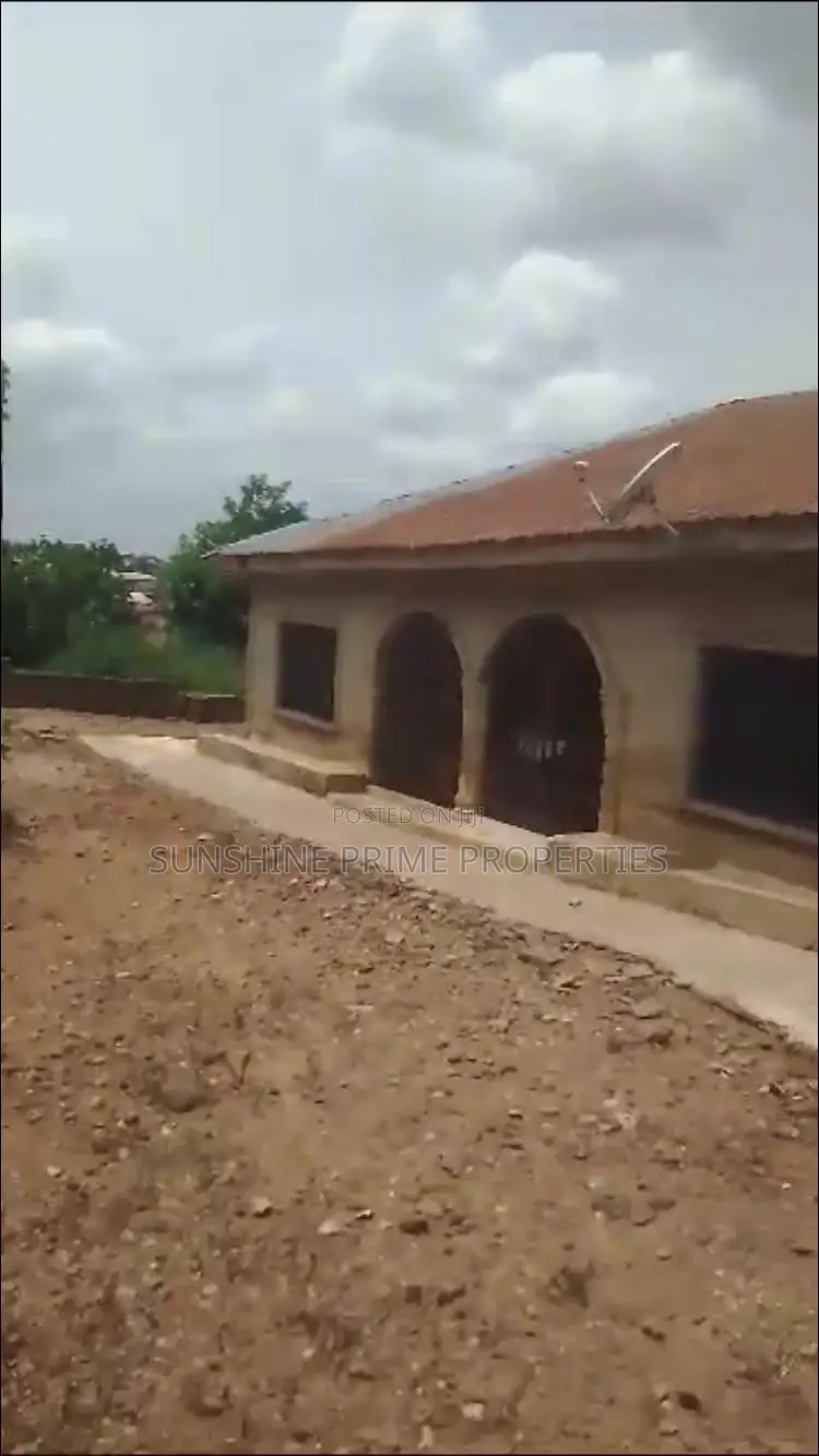 4bdrm Bungalow in Aule Rdat The Back, Akure for sale in Akure