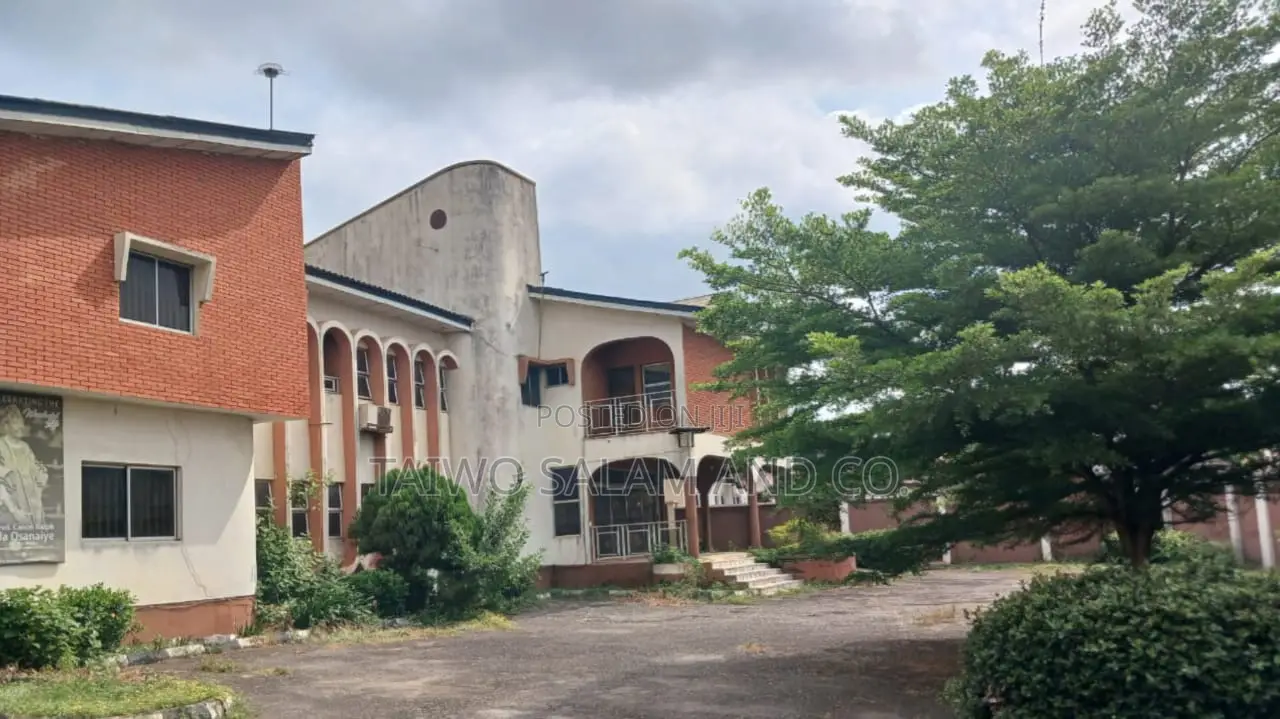 2000sqm Of Land With 6 Bedroom Duplex in Agodi