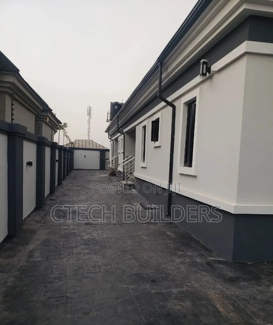 9bdrm Bungalow in Benin City for sale in Benin City