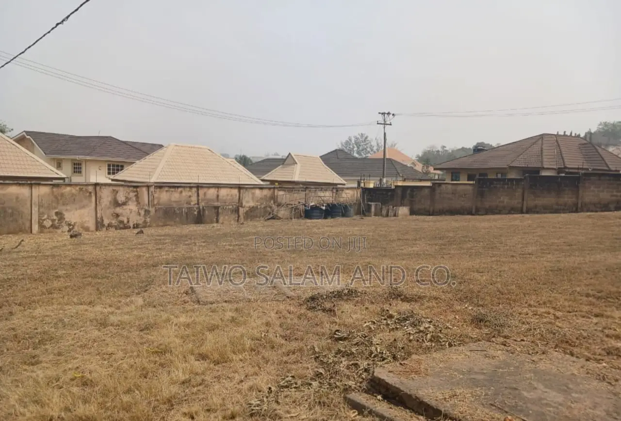 2200sqm of Residential Land With 6 Bedroom Duplex Agodi Gra Ibadan in Agodi