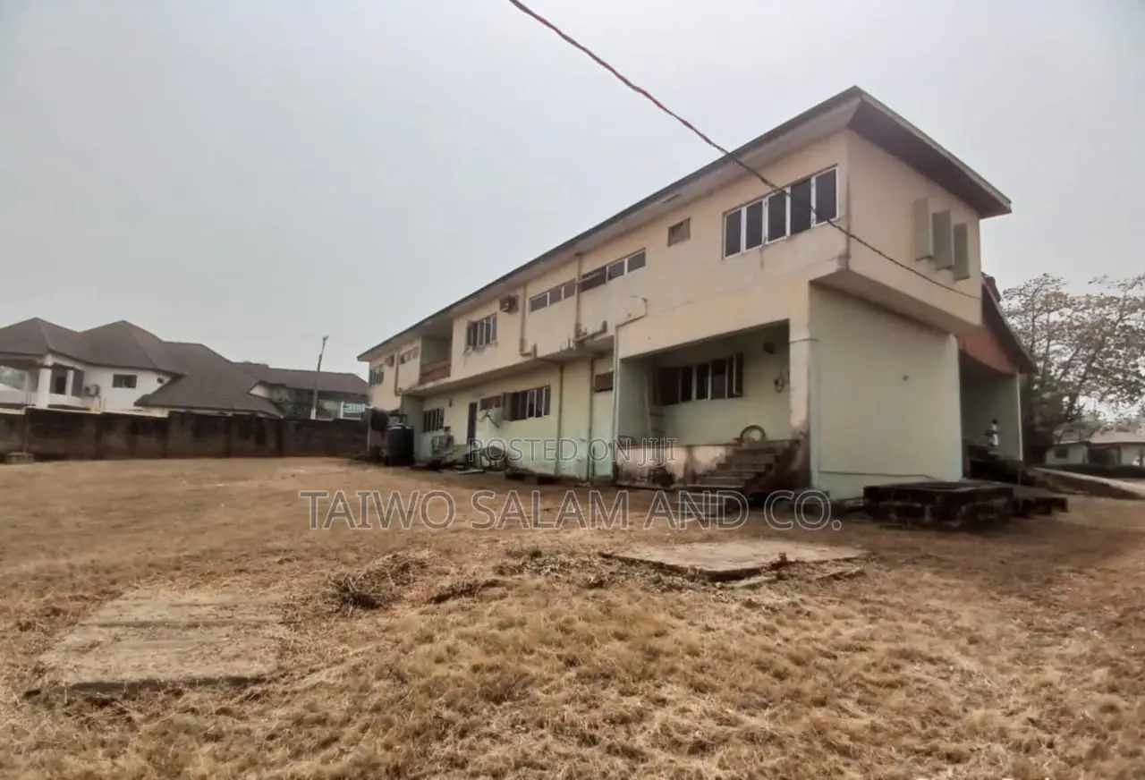 2200sqm of Residential Land With 6 Bedroom Duplex Agodi Gra Ibadan in Agodi