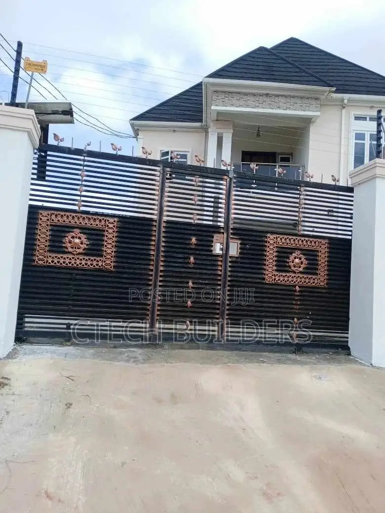 Furnished 8bdrm Duplex in Benin City for sale in Benin City