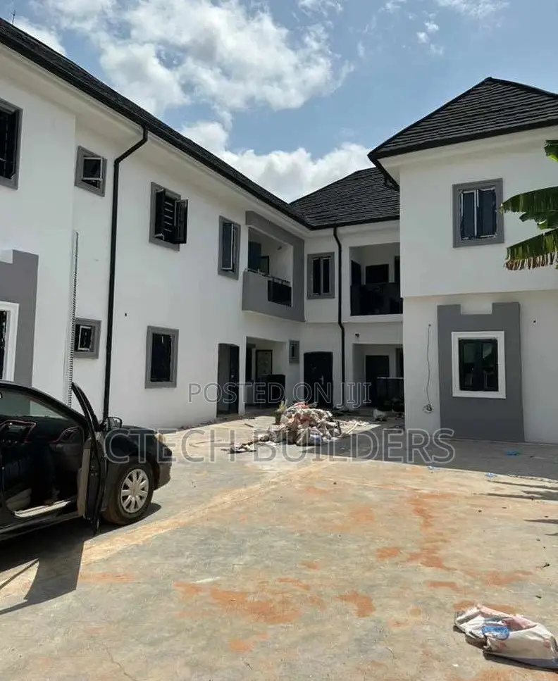 3bdrm Block of Flats in Benin City for sale in Benin City