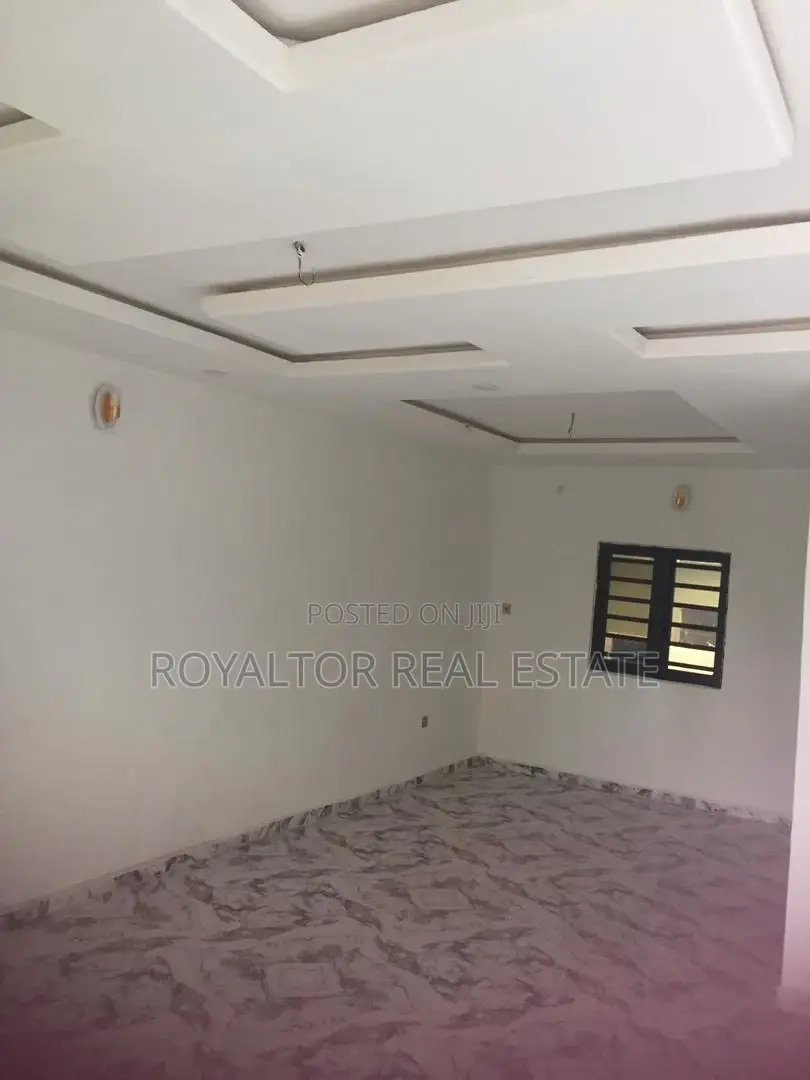 5bdrm Bungalow in Royaltor Real Estate, Benin City for sale in Benin City