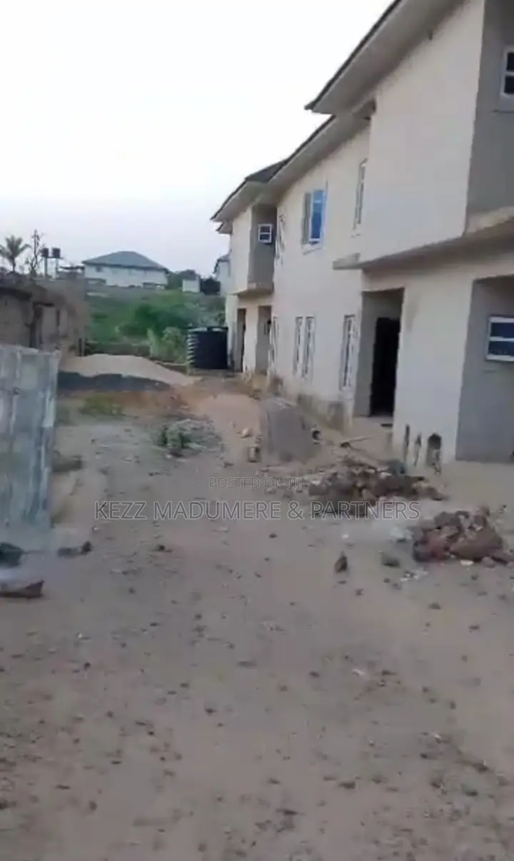 16bdrm Duplex in Old Gra , Ebonyi ,, Abakaliki for sale in Abakaliki