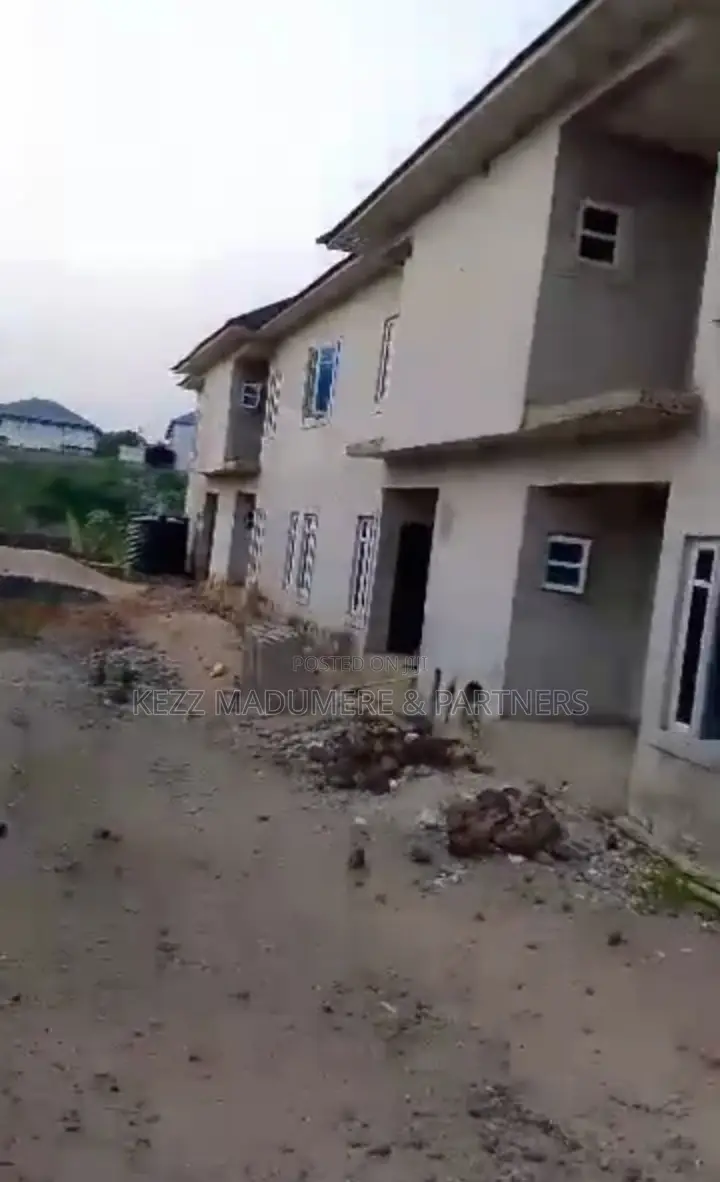 16bdrm Duplex in Old Gra , Ebonyi ,, Abakaliki for sale in Abakaliki