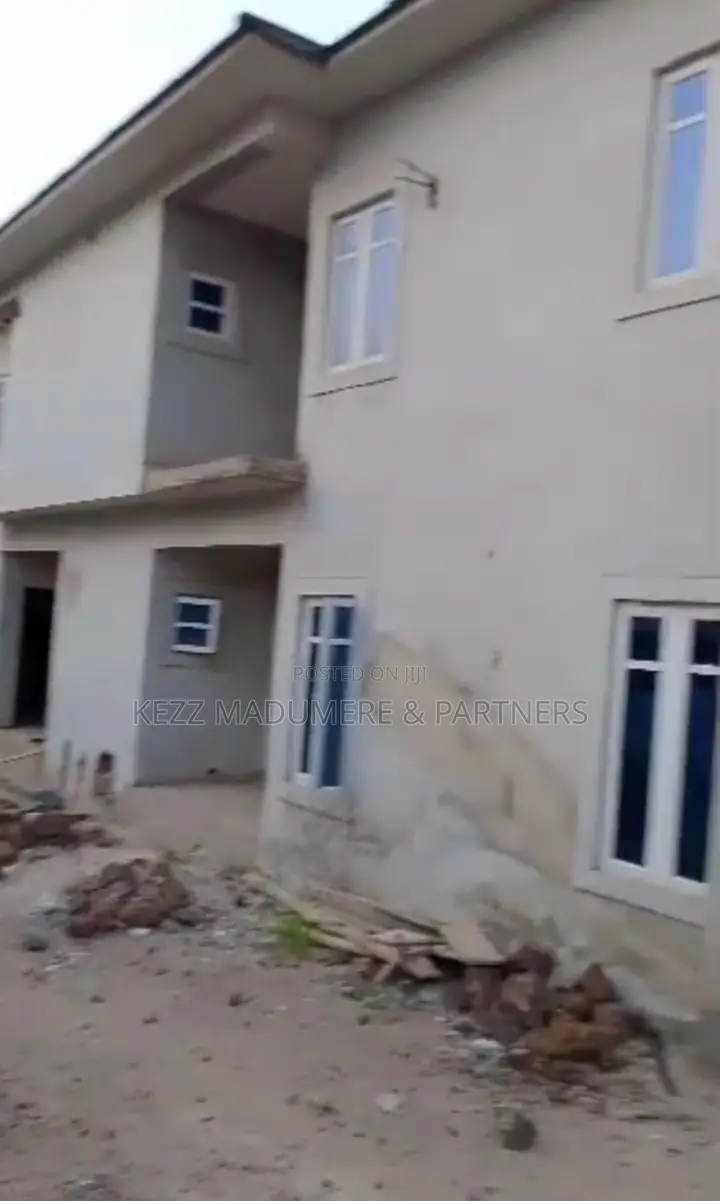 16bdrm Duplex in Old Gra , Ebonyi ,, Abakaliki for sale in Abakaliki