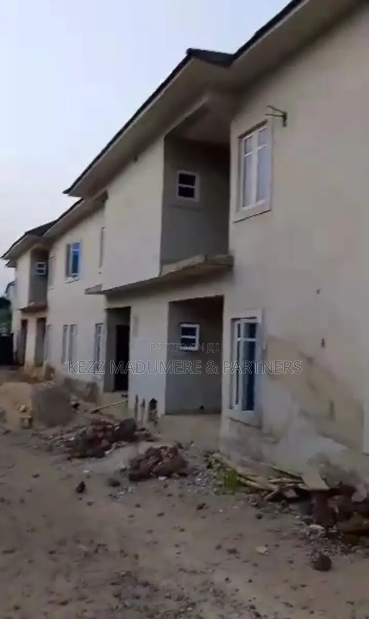 16bdrm Duplex in Old Gra , Ebonyi ,, Abakaliki for sale in Abakaliki