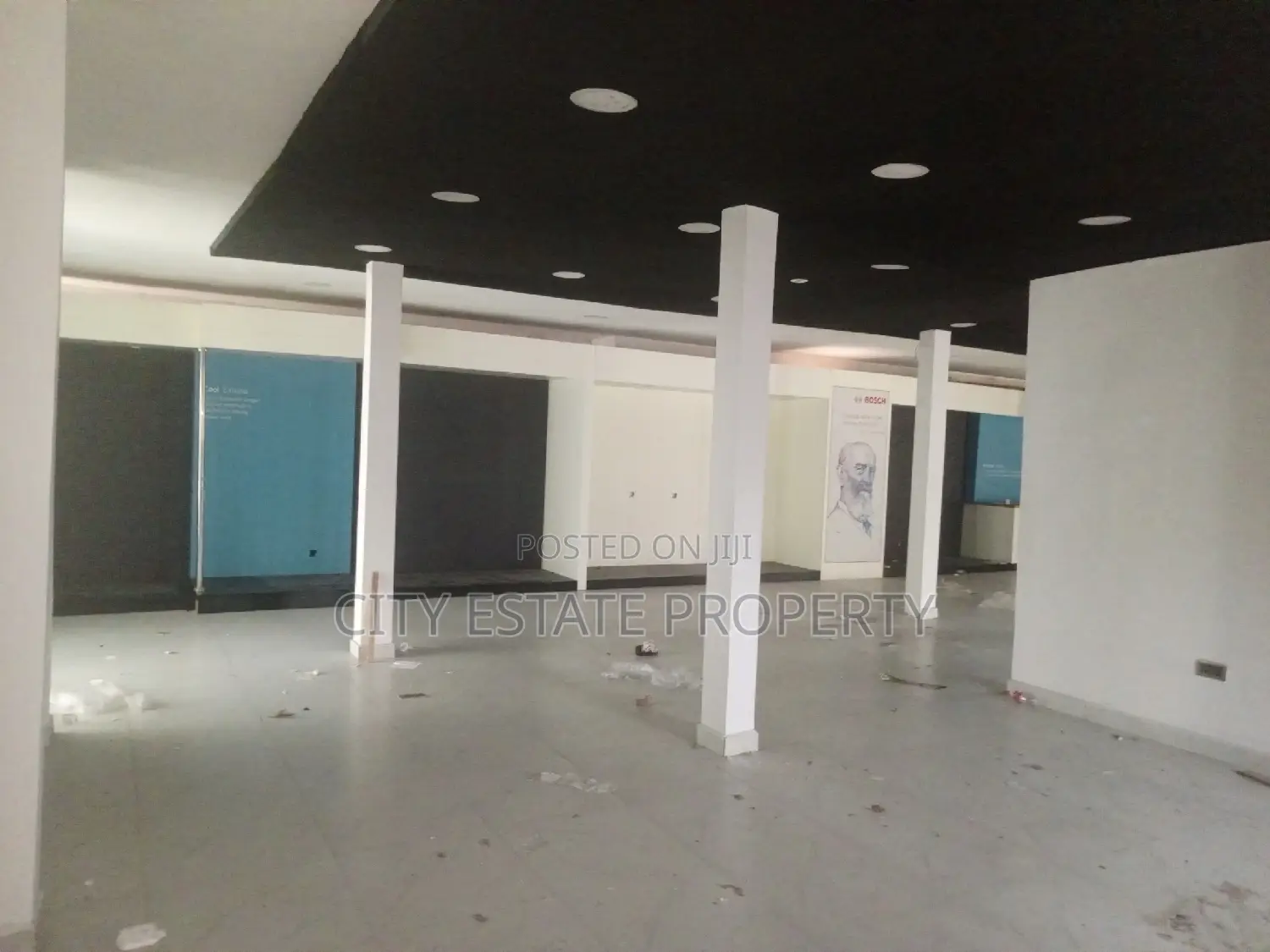 Alone in the Compound Commercial Building Complex for Lease in Port-Harcourt