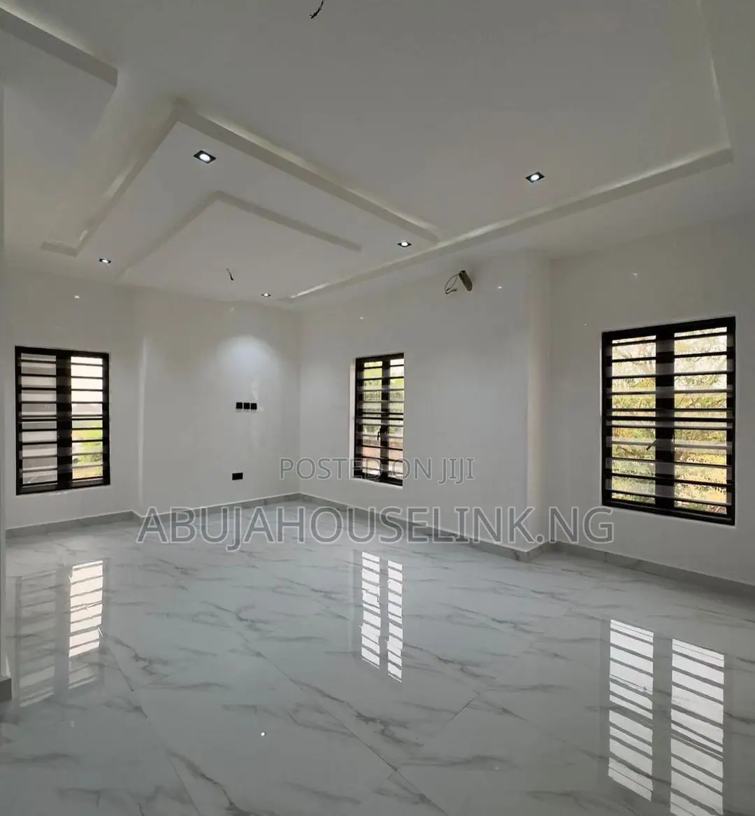 4bdrm Duplex in Apo Resettlement for sale in Apo Resettlement