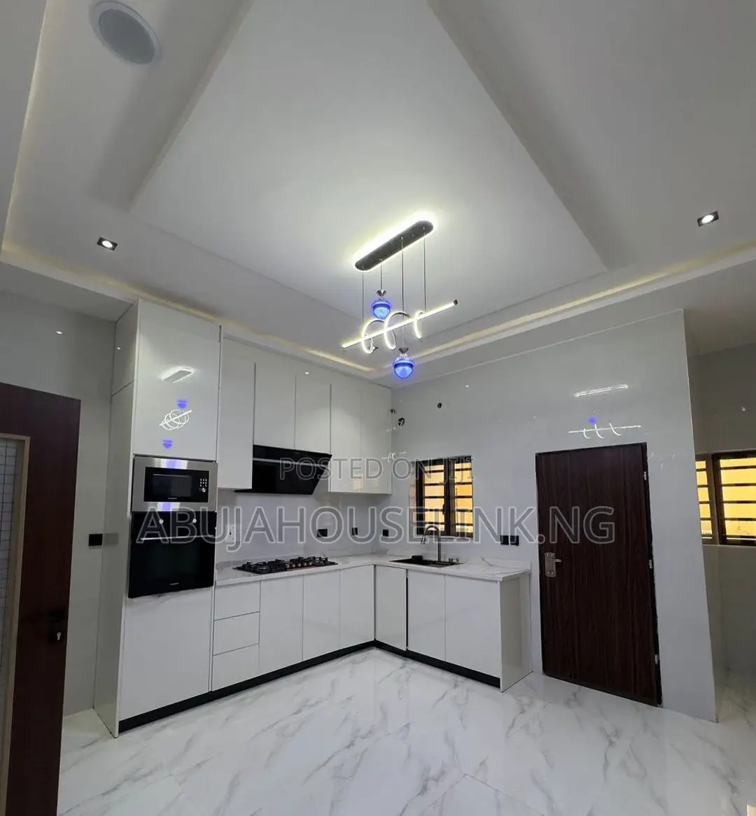 4bdrm Duplex in Apo Resettlement for sale in Apo Resettlement