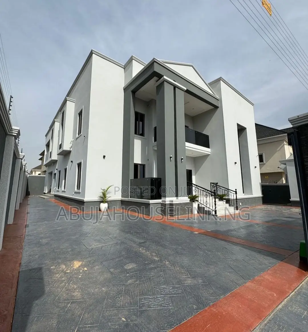4bdrm Duplex in Apo Resettlement for sale in Apo Resettlement