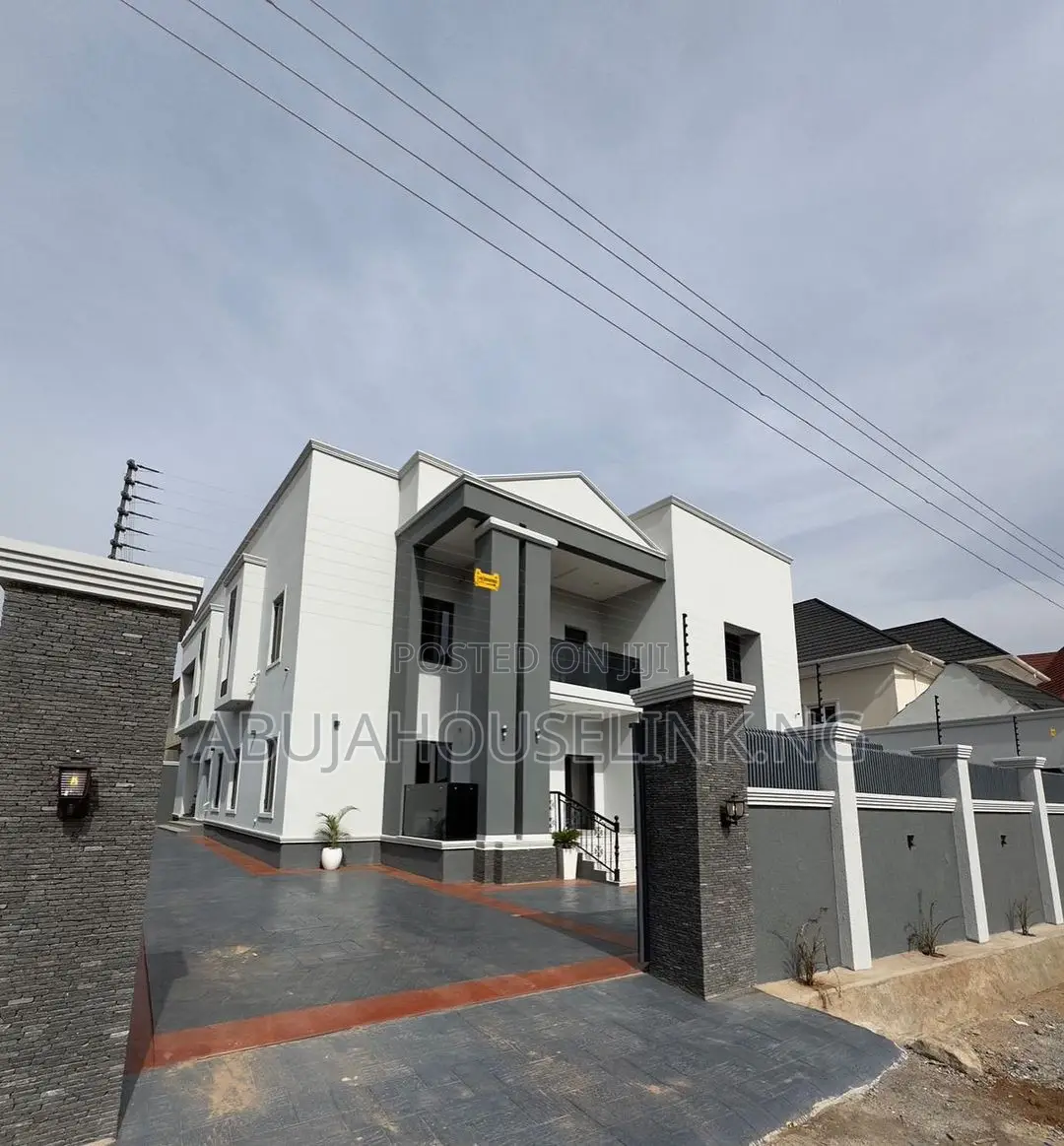 4bdrm Duplex in Apo Resettlement for sale in Apo Resettlement