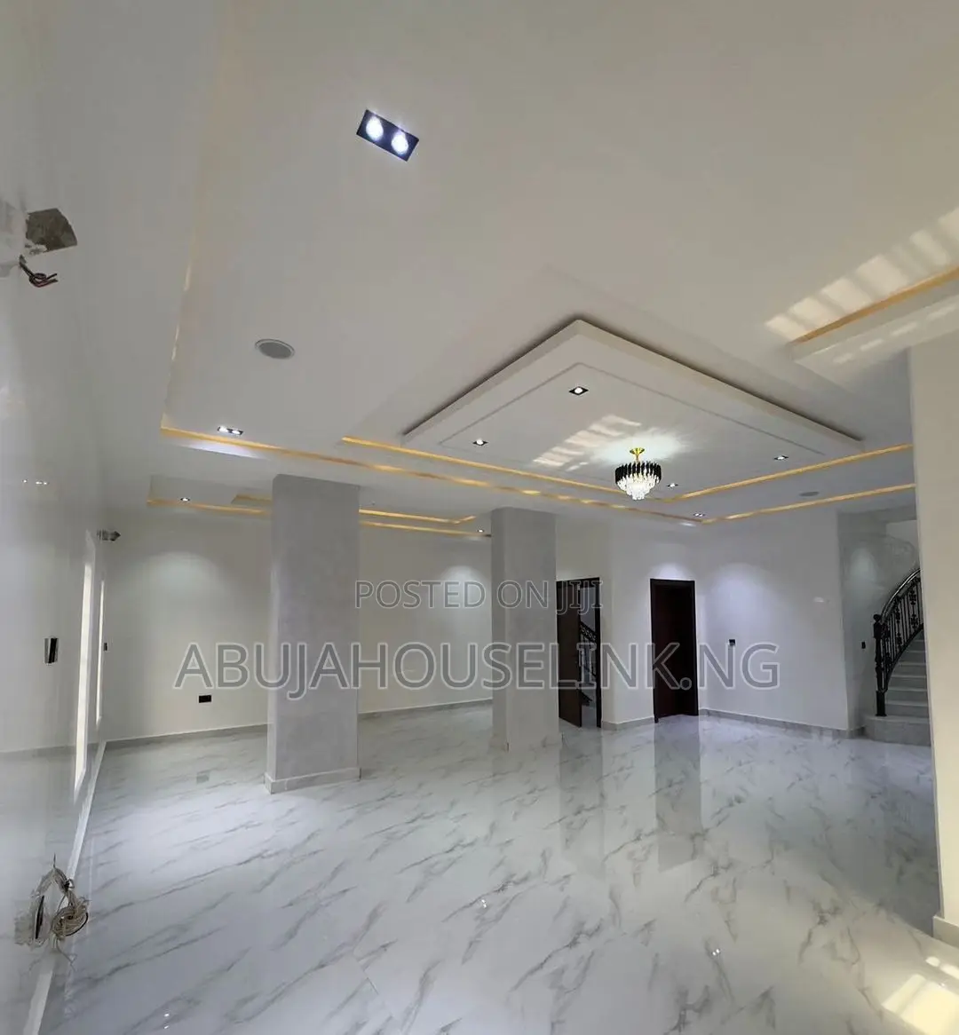 4bdrm Duplex in Apo Resettlement for sale in Apo Resettlement