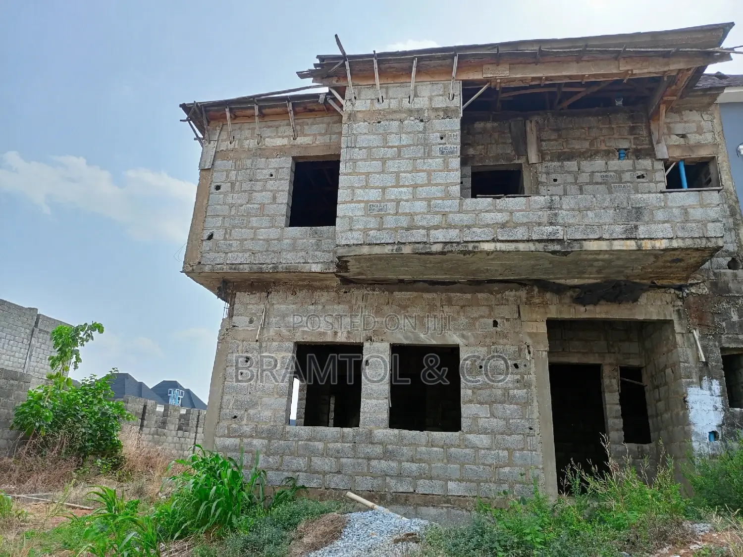 4bdrm Duplex in Gold City, Sabon Lugbe for sale in Sabon Lugbe
