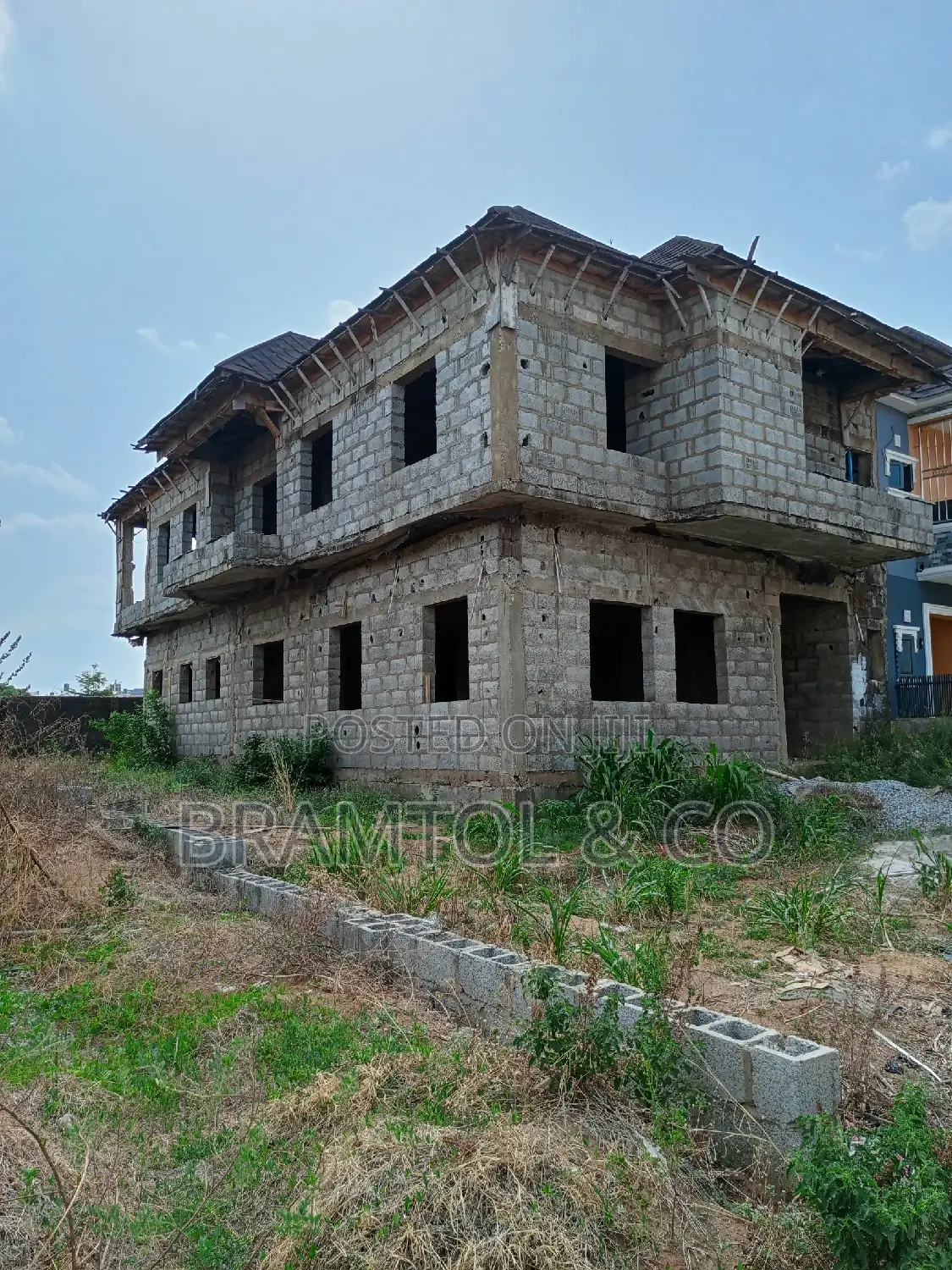 4bdrm Duplex in Gold City, Sabon Lugbe for sale in Sabon Lugbe