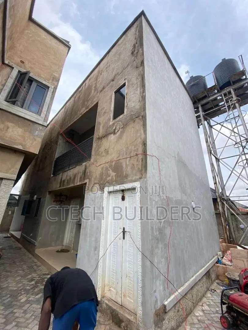 16bdrm Apartment in Benin City for sale in Benin City