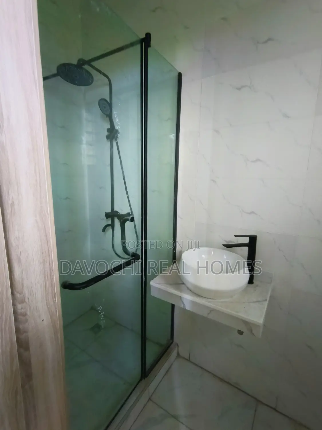 4bdrm Duplex in Chevron Drive for rent in Chevron