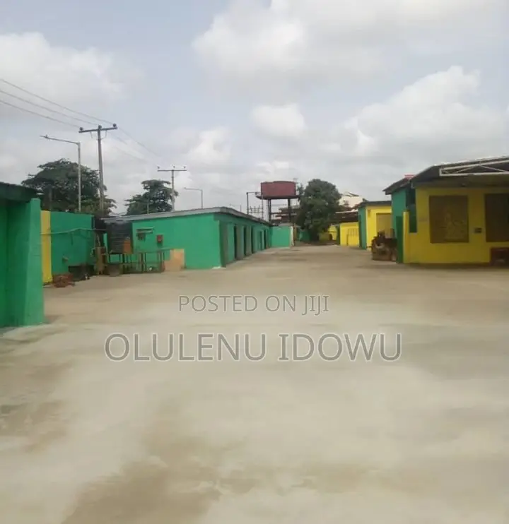 Warehouse for Sale Oshodi Apapa Express Way in Alimosho