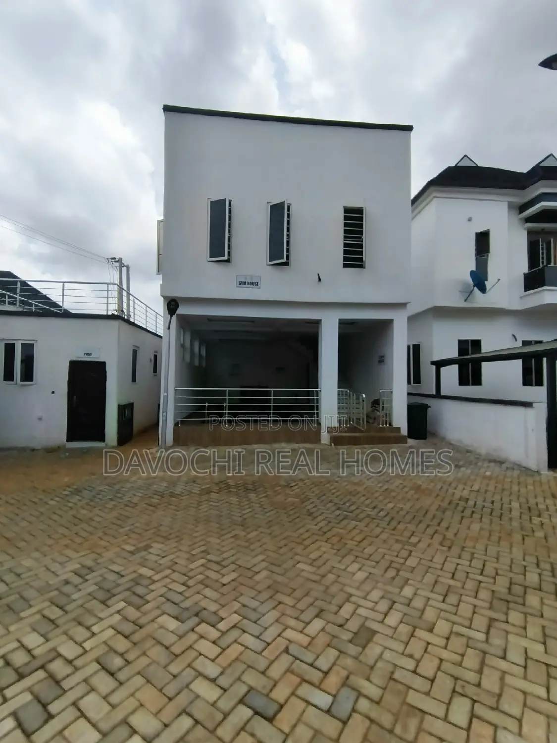 4bdrm Duplex in Ikota, Lekki for rent in Lekki