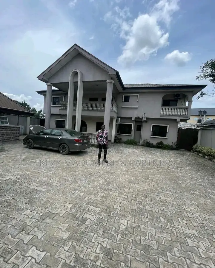 For Sale : 10 Rooms Hotel in Port-Harcourt