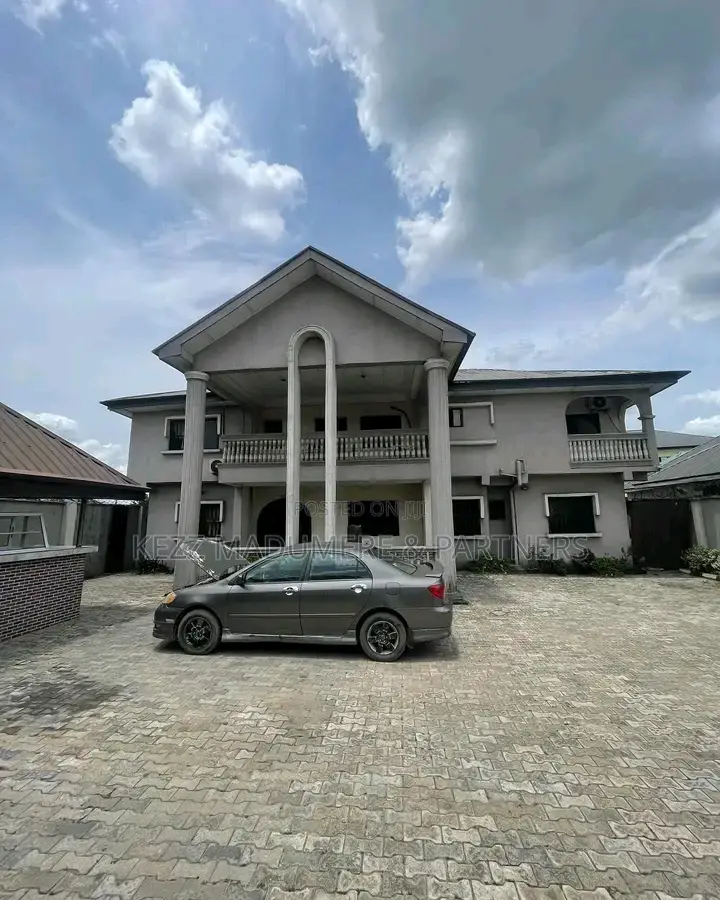 For Sale : 10 Rooms Hotel in Port-Harcourt