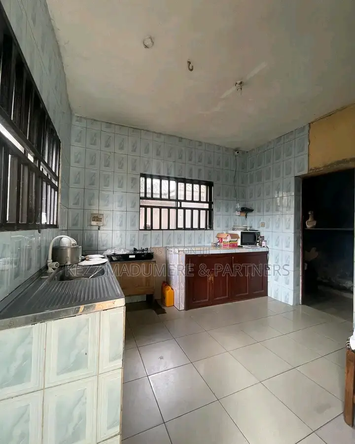 For Sale : 10 Rooms Hotel in Port-Harcourt