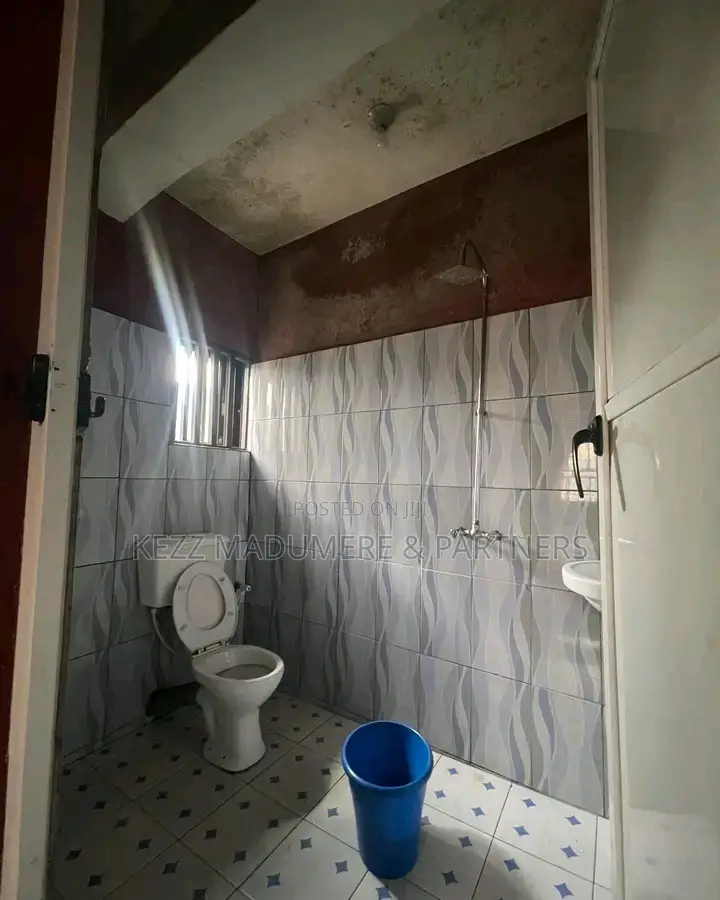 For Sale : 10 Rooms Hotel in Port-Harcourt
