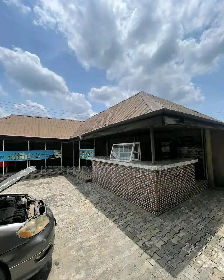 For Sale : 10 Rooms Hotel in Port-Harcourt