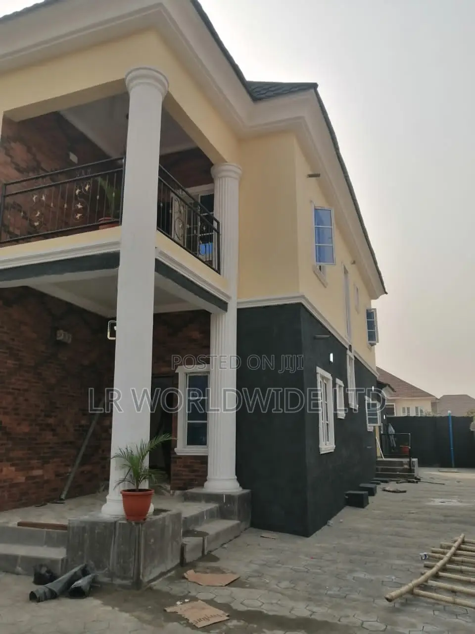 5bdrm Duplex in Lugbe District for sale in Lugbe District