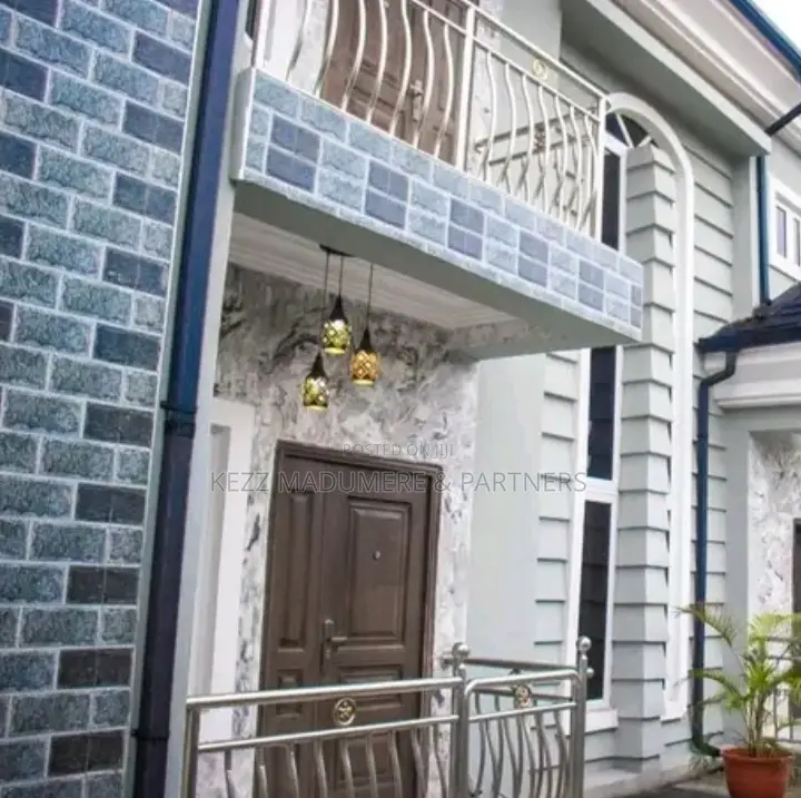 8bdrm Block of Flats in Irete , Owerri , Imo for sale in Owerri