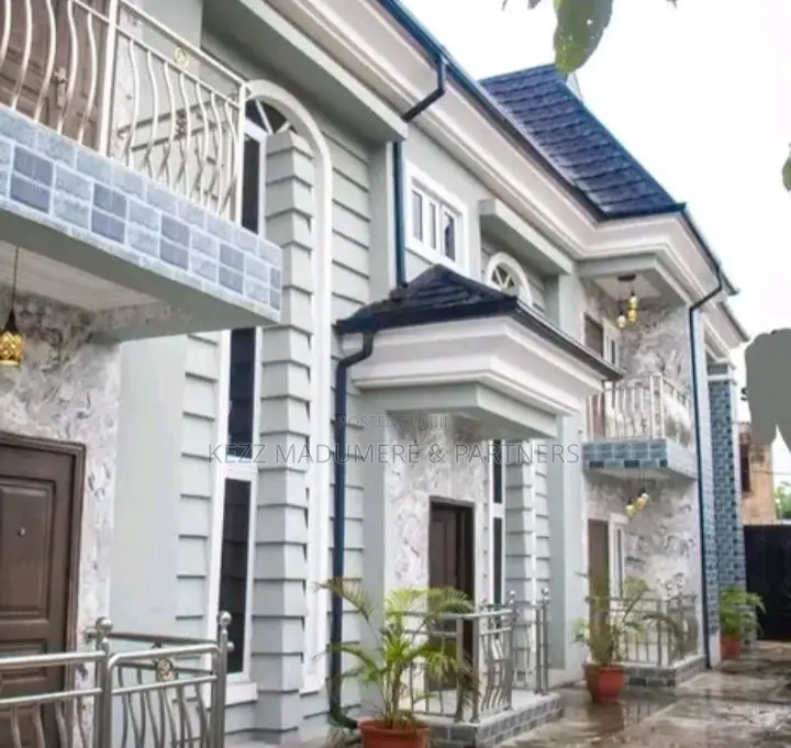 8bdrm Block of Flats in Irete , Owerri , Imo for sale in Owerri