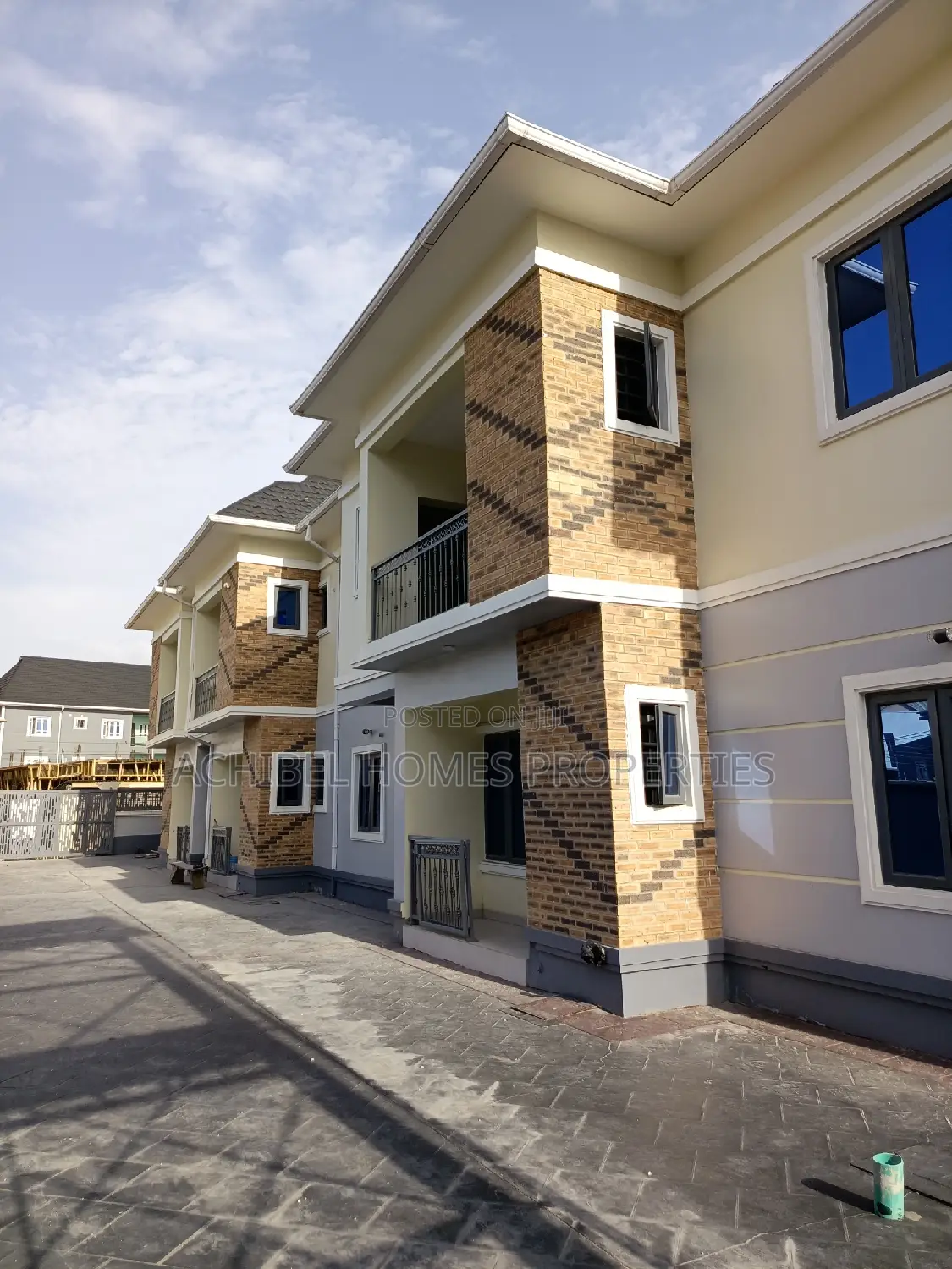 2bdrm Block of Flats in Close To Ikate, Lekki Phase 1 for sale in Lekki Phase 1