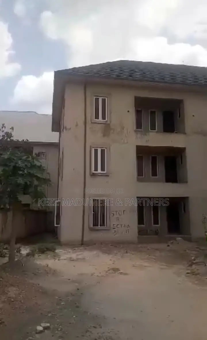 9bdrm Block of Flats in Premier Layout for sale in Enugu