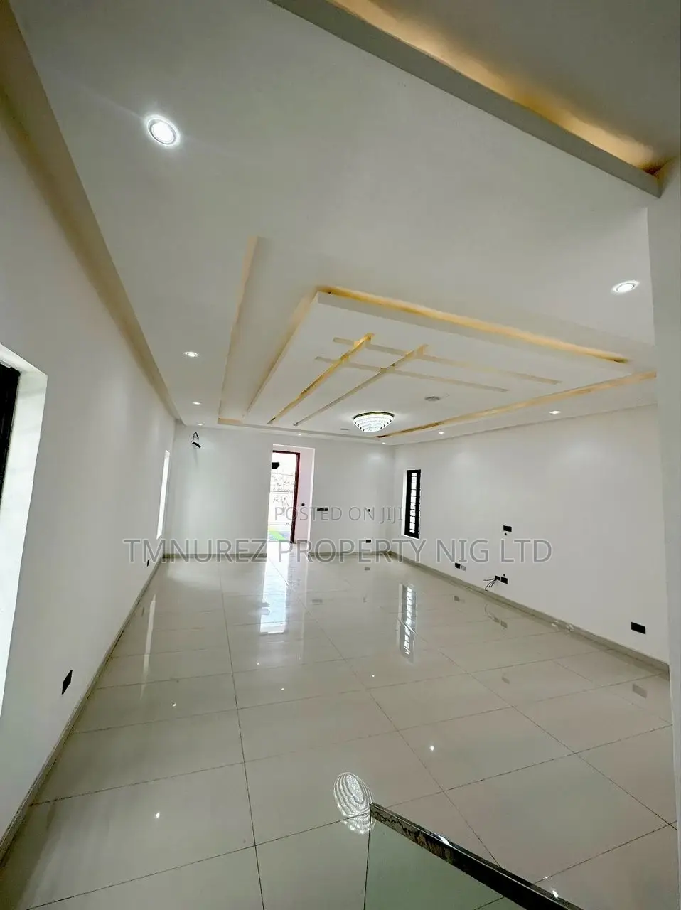 5bdrm Duplex in Chevron, Lekki for sale in Lekki