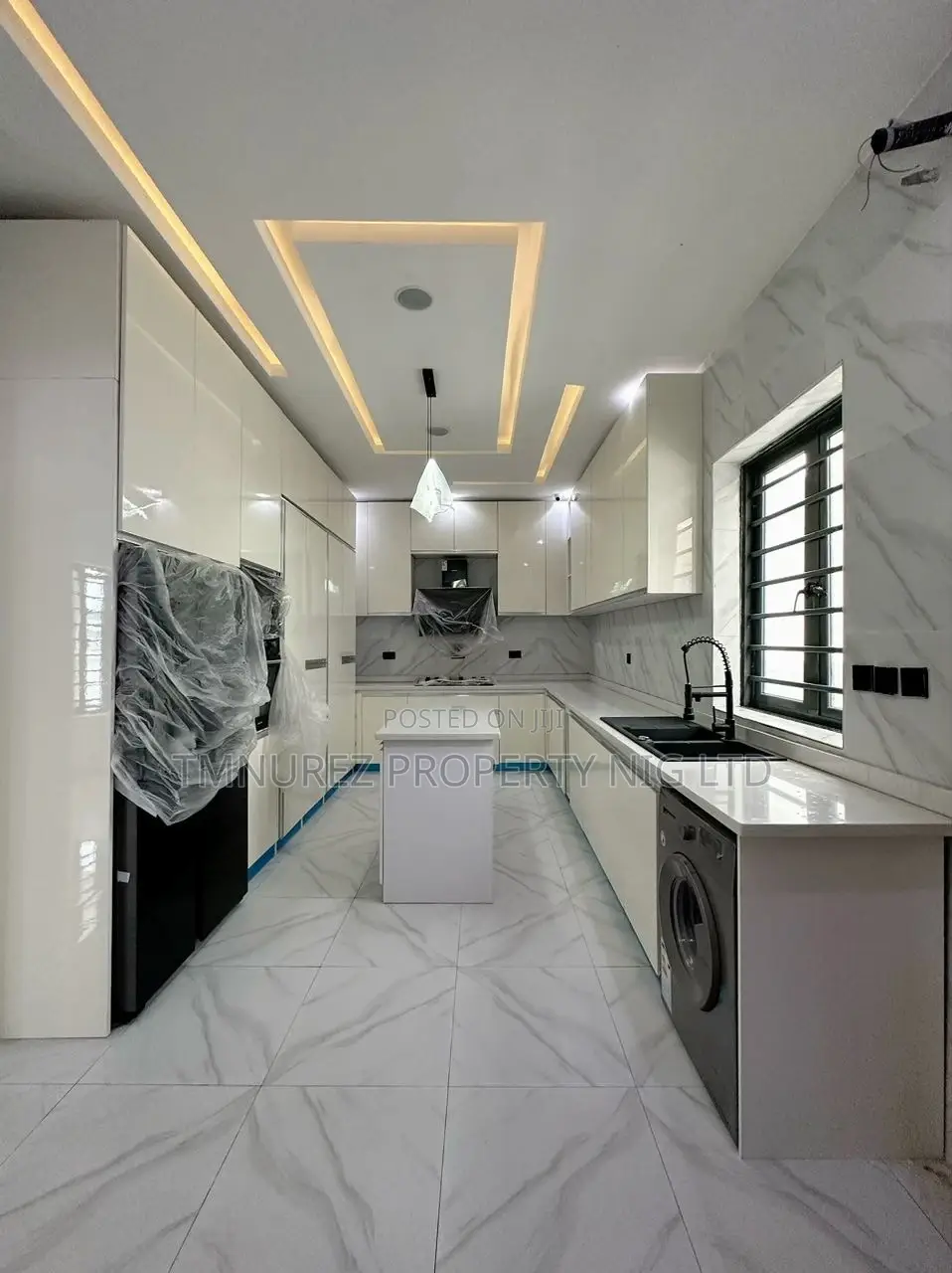 5bdrm Duplex in Chevron, Lekki for sale in Lekki