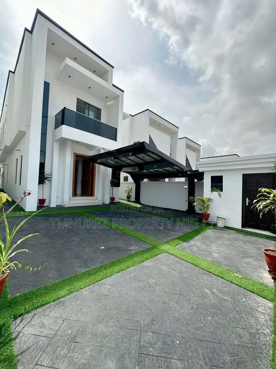 5bdrm Duplex in Chevron, Lekki for sale in Lekki