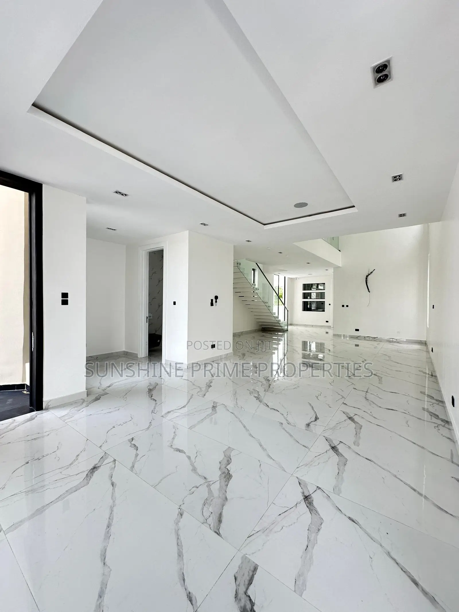 5bdrm Duplex in Lekki County for sale in Lekki