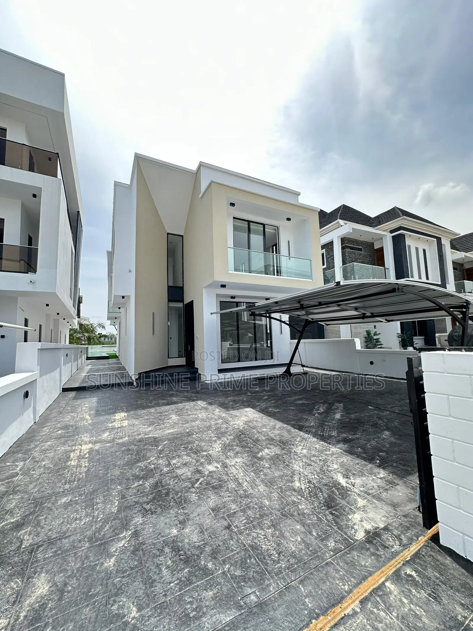 5bdrm Duplex in Lekki County for sale in Lekki