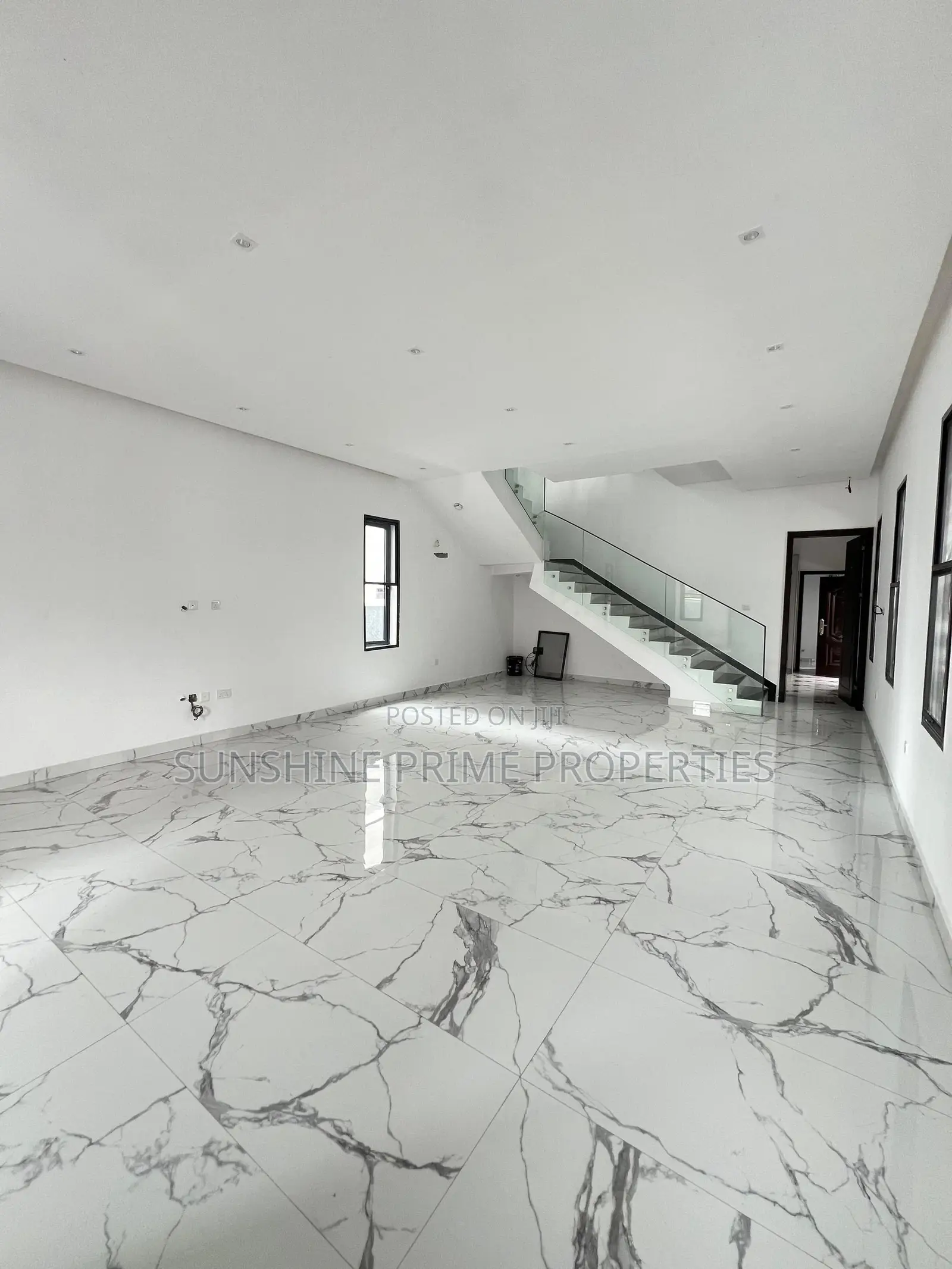 5bdrm Duplex in Lekki Phase 1 for sale in Lekki Phase 1