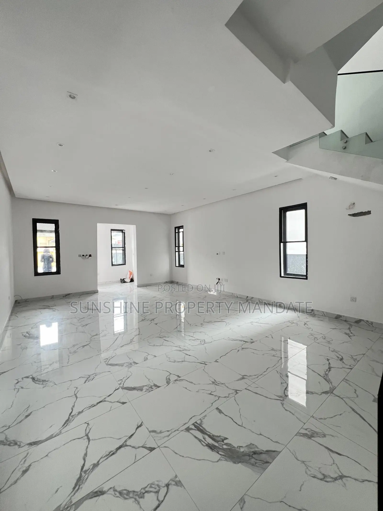 5bdrm Duplex in Lekki Phase 1 for sale in Lekki Phase 1