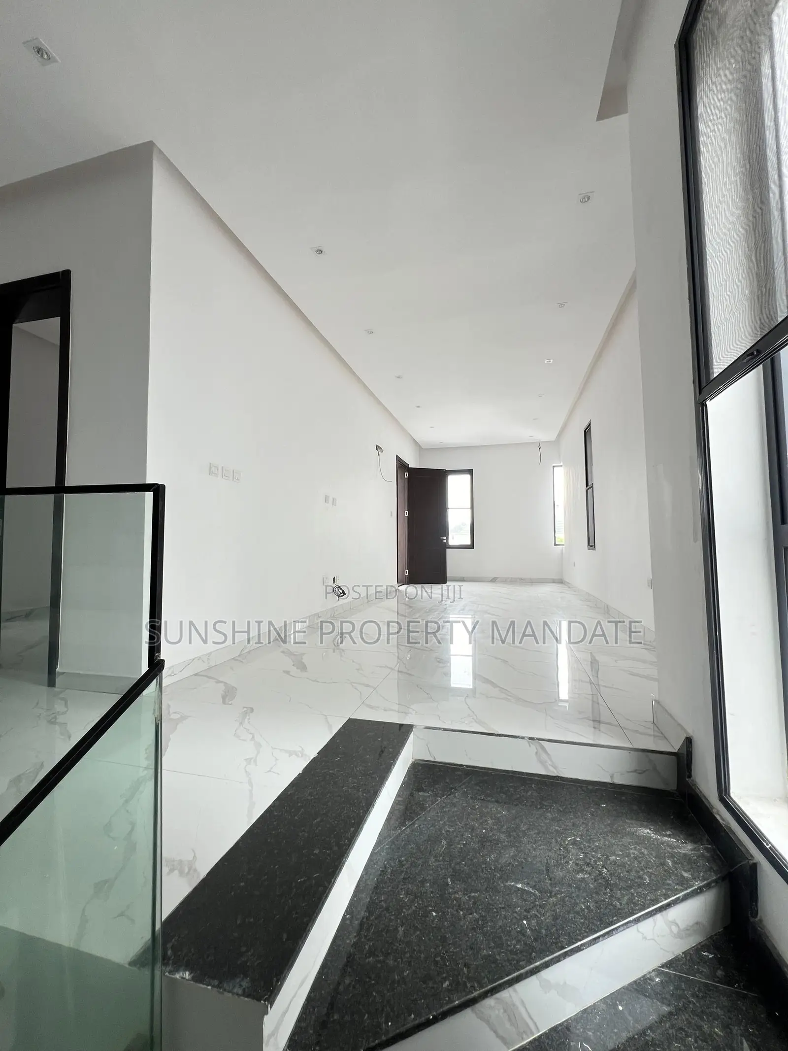 5bdrm Duplex in Lekki Phase 1 for sale in Lekki Phase 1