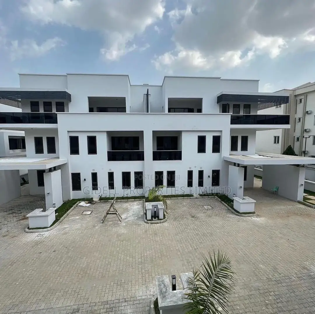 6bdrm Duplex in Central Business District for sale in Central Business District