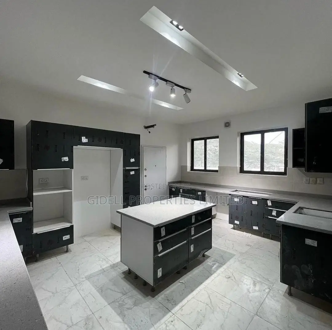 6bdrm Duplex in Central Business District for sale in Central Business District
