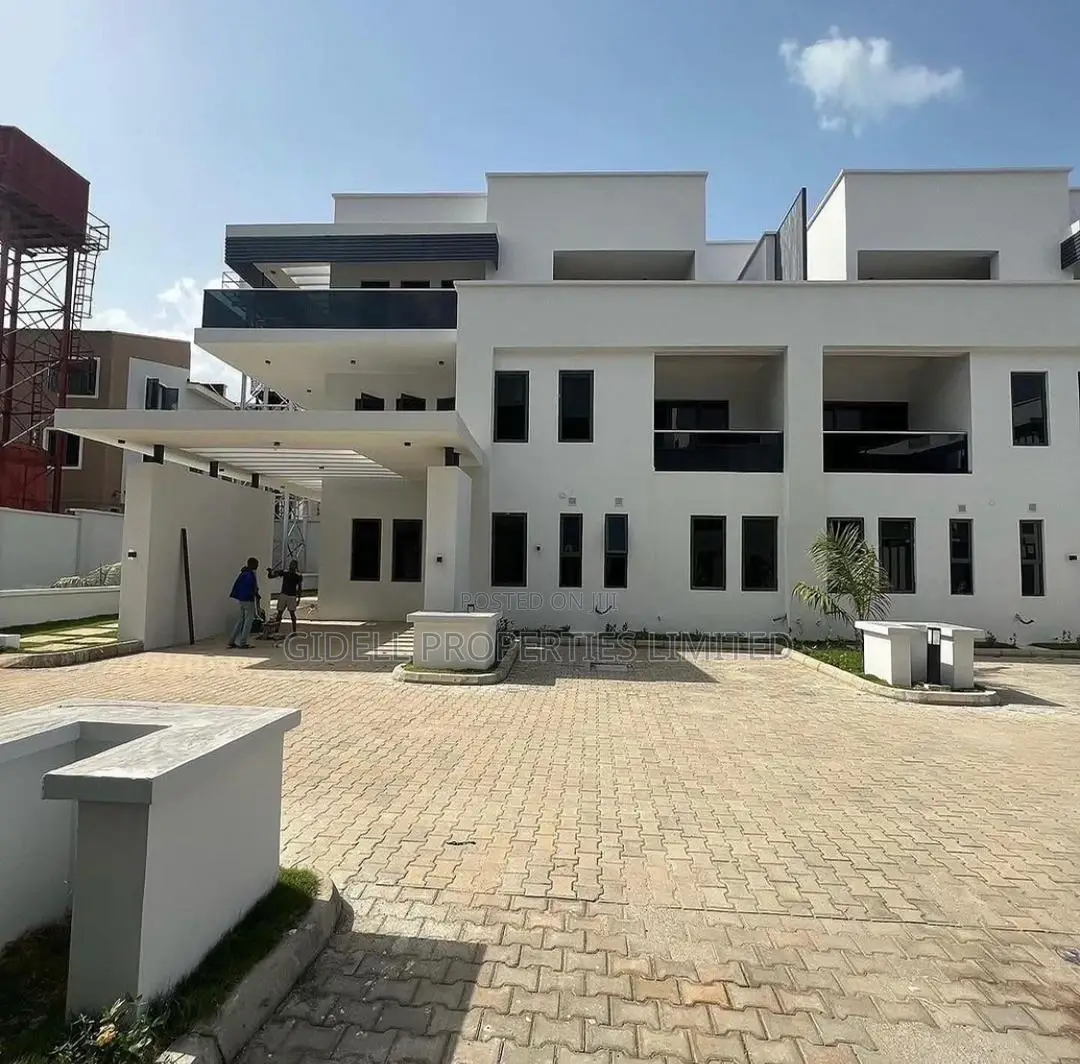 6bdrm Duplex in Central Business District for sale in Central Business District