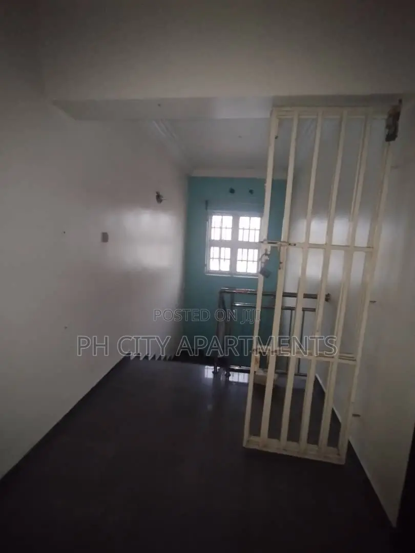 4bdrm Block of Flats in Rumuagholu, Port for sale in Port-Harcourt