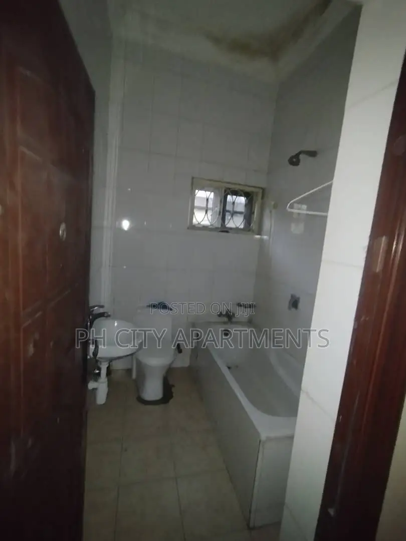 4bdrm Block of Flats in Rumuagholu, Port for sale in Port-Harcourt