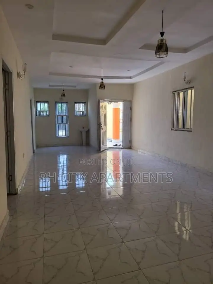 4bdrm Block of Flats in Rumuagholu, Port for sale in Port-Harcourt