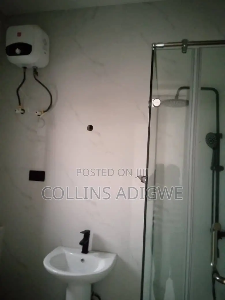 5bdrm Duplex in Thomas Estate for sale in Thomas Estate